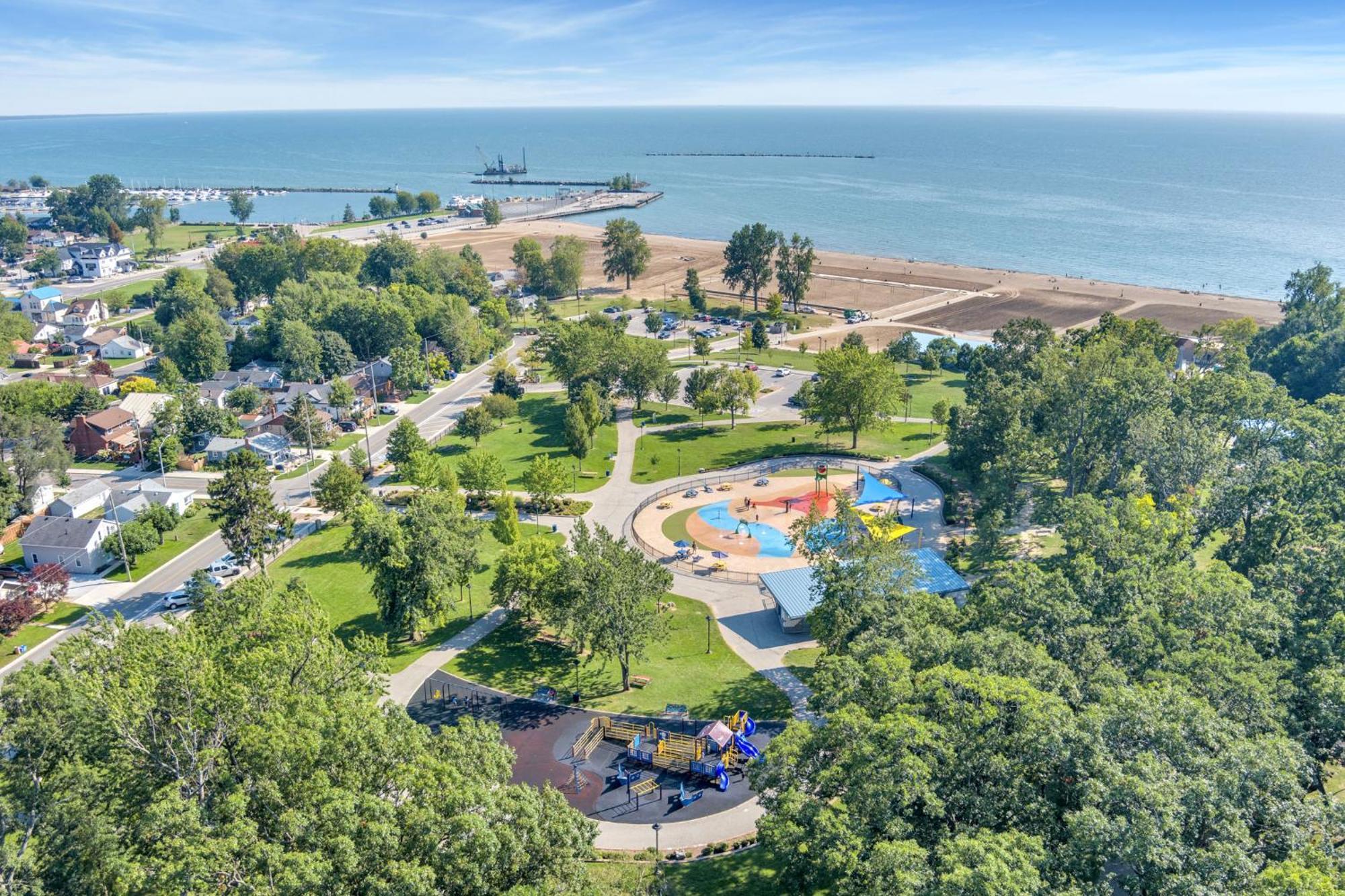 Park Bungalow #4 - Seacliff Beach Suites Лимингтон Экстерьер фото